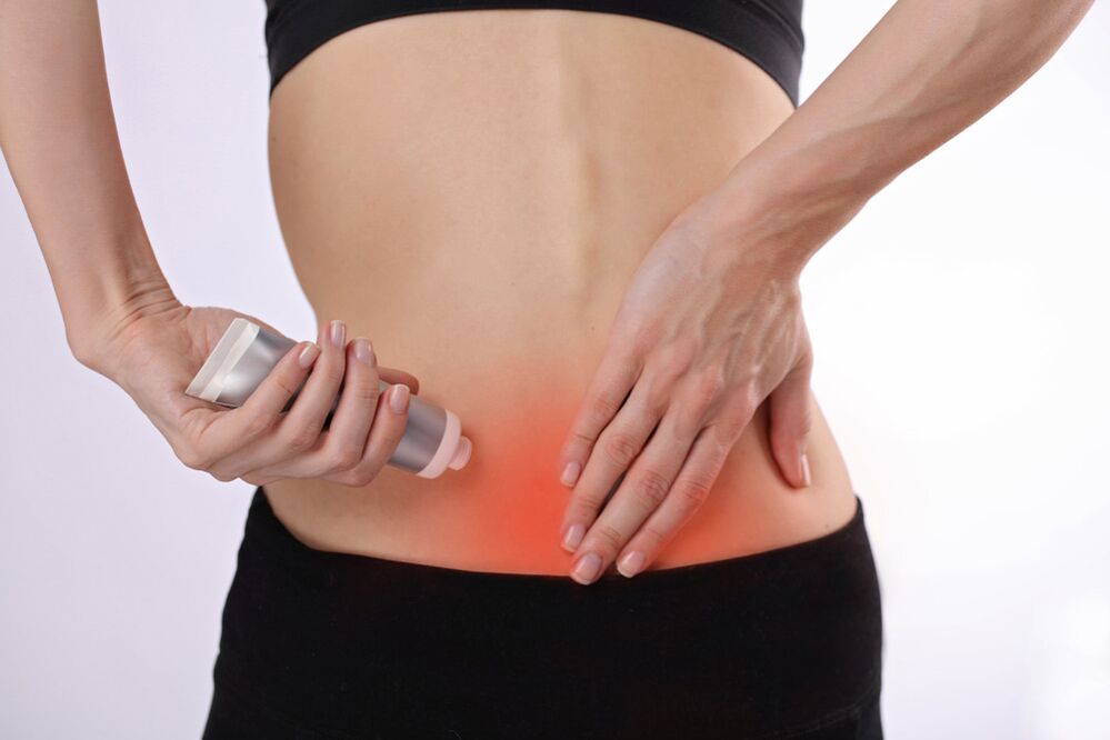 application of ointment in the lower back for osteochondrosis