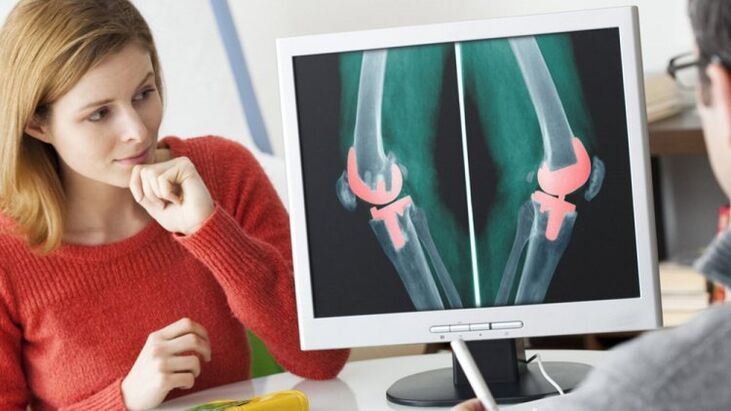 girl on a doctor's appointment with osteoarthritis